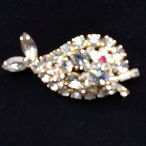 NEW.  SPARKLING GRAY CUBIC ZIRCONIA FISH BROACH.  NWOT